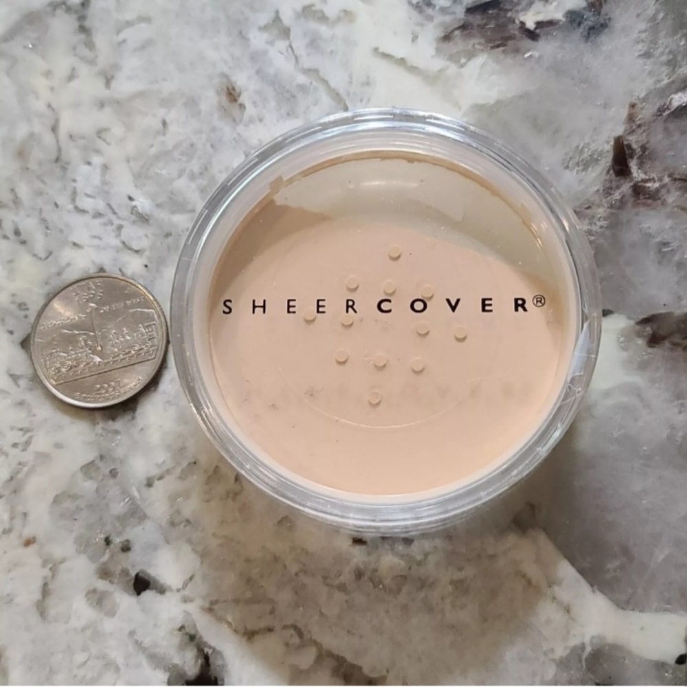 Sheer Cover TRANSLUCENT Finishing Powder 4g, a must have for photography